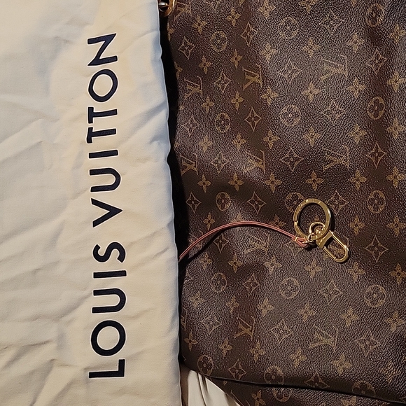 Louis Vuitton 💯 Authentic - Picture 13 of 13